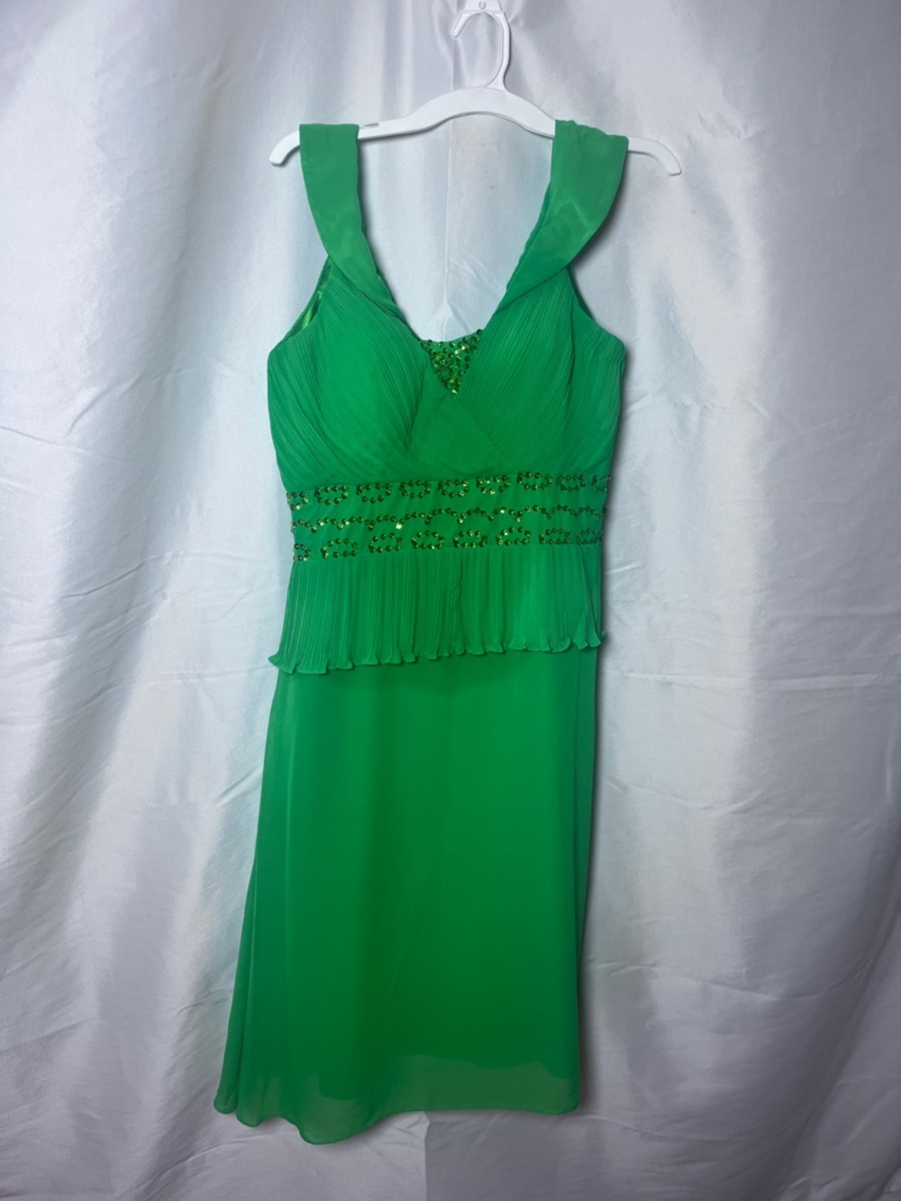 Green Sleeveless Pleated Waist Beaded Women's Dress